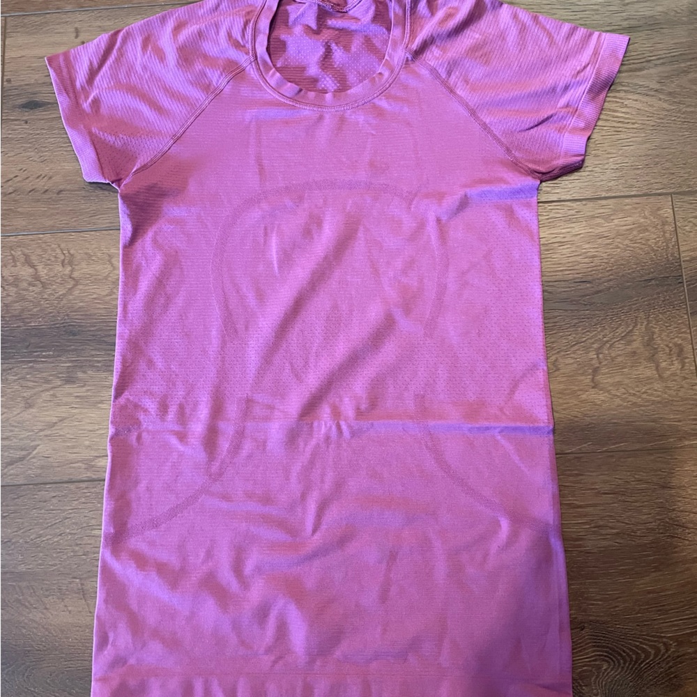 Lululemon swiftly top. Size 6. Fuchsia purple